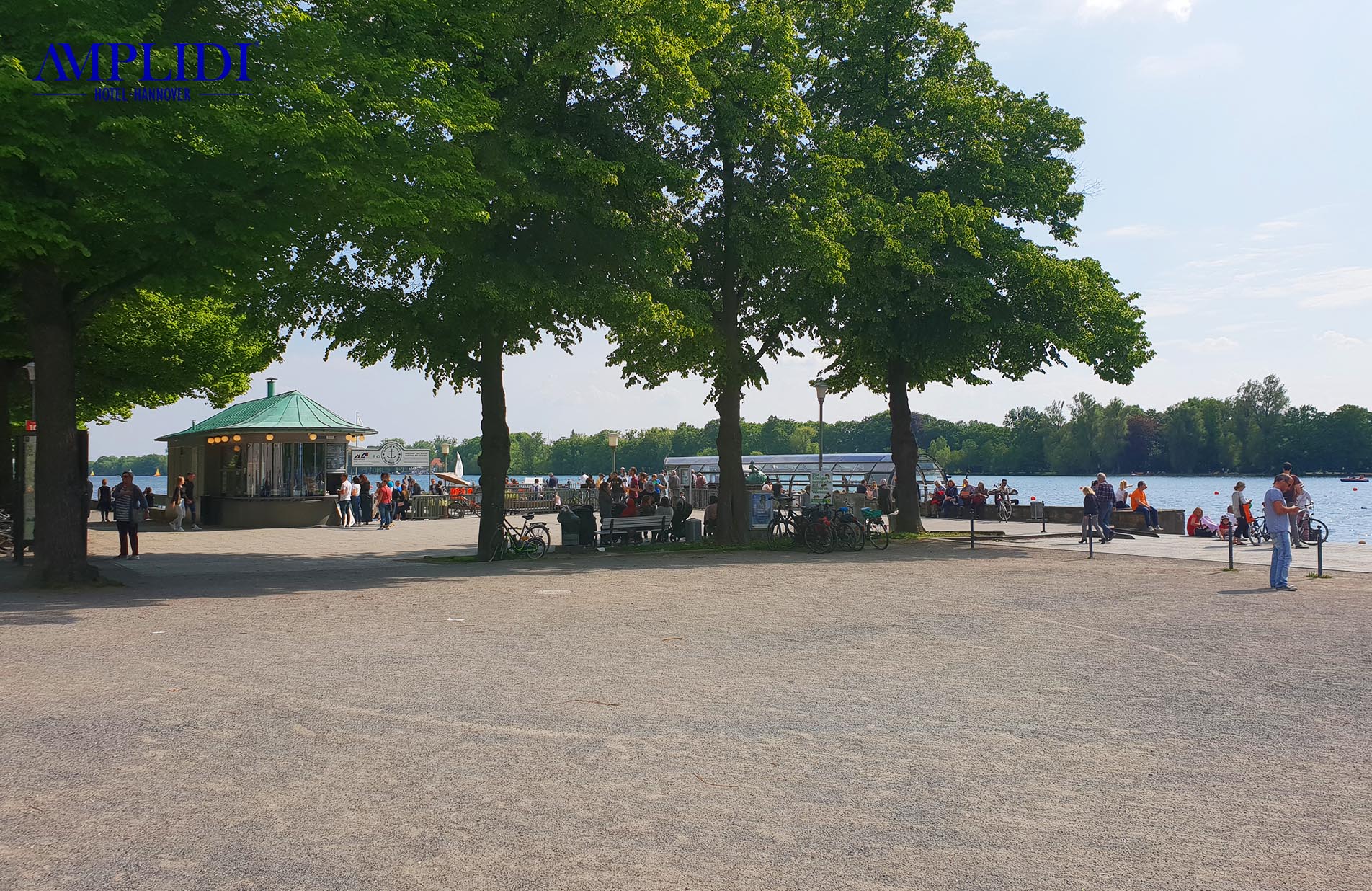 Anlegestelle und Verkaufsstelle für Wasseraktivitäten